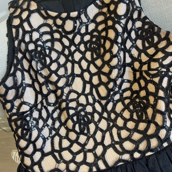 Black and gold party dress - Picture 4 of 5